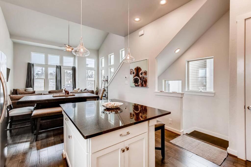 Fam Friendly 5 Bed Home Blocks To Pearl/Riverwalk! サンアントニオ エクステリア 写真