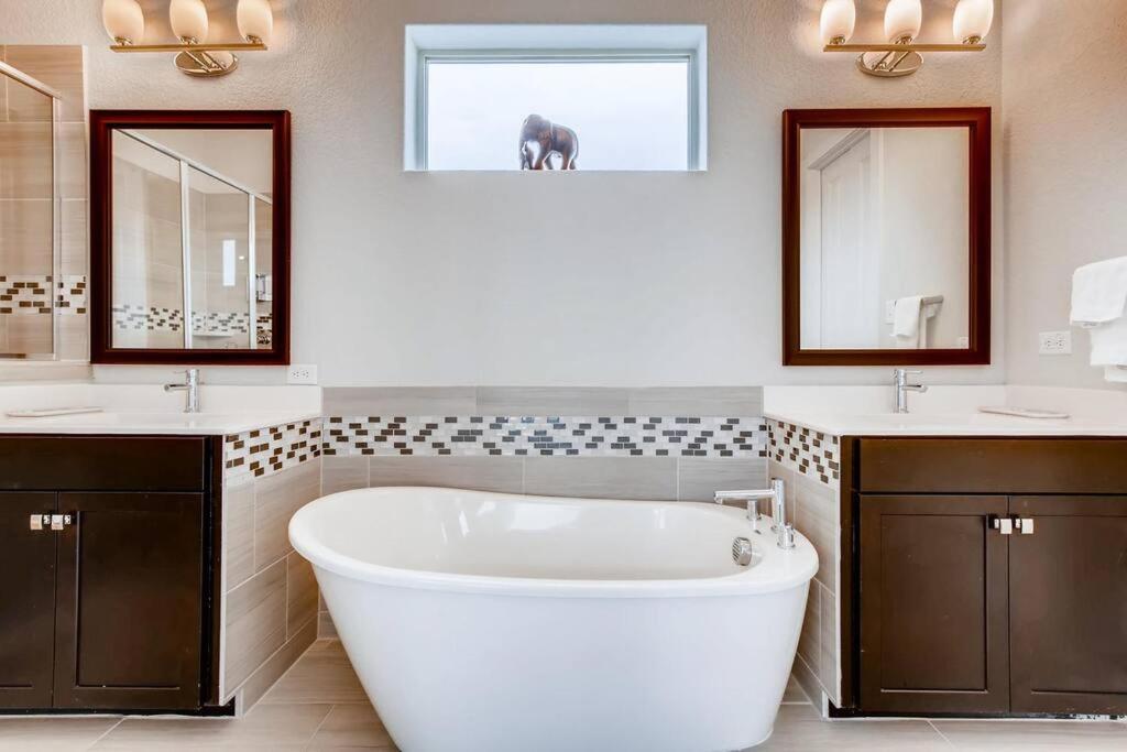 Fam Friendly 5 Bed Home Blocks To Pearl/Riverwalk! サンアントニオ エクステリア 写真